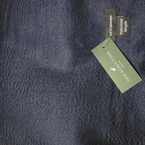 ONE KINGS LANE Solid Cashmere Throw, Navy, Retail Price $295.00US - Picture 6 of 7